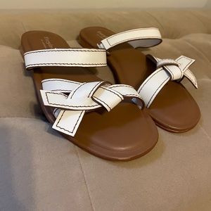NWOT sandals. Reads size 5, but fits like a 6.5!